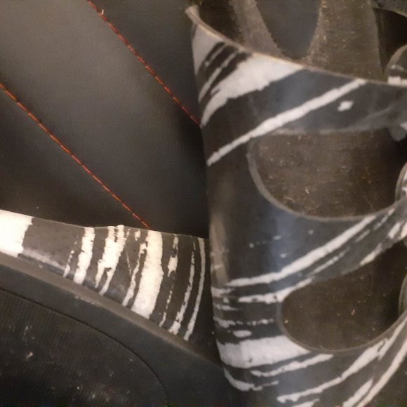 NWOT - By Guess Black & White Sandals - Picture 2 of 6